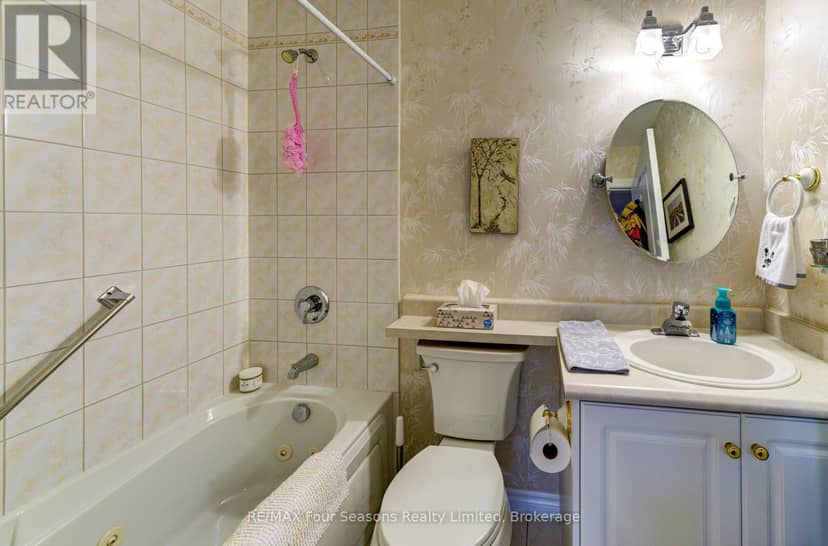 8 - 275 Huron Street — photo 31 of 40