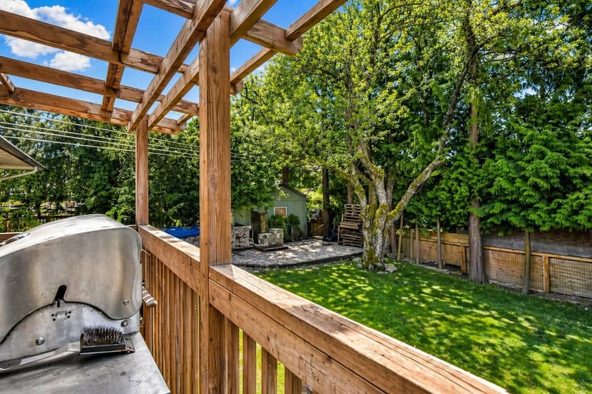 13668 LARNER ROAD, Surrey, photo 2