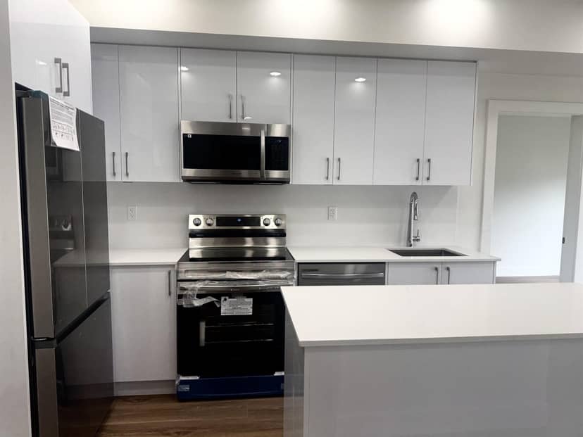 303 15739 FRASER HIGHWAY, Surrey, photo 5