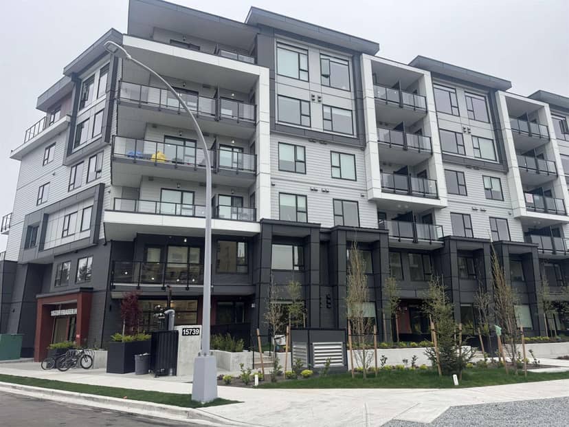 303 15739 FRASER HIGHWAY, Surrey, photo 2