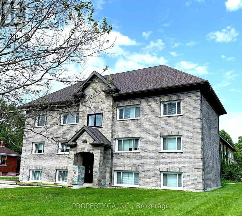 226 Clarke Street N, Woodstock