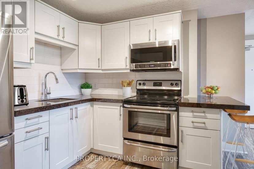 226 Clarke Street N — photo 14 of 25