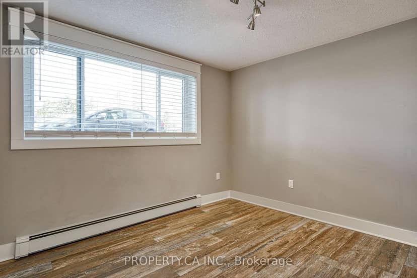 226 Clarke Street N — photo 19 of 25
