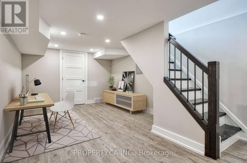 226 Clarke Street N, Woodstock, photo 2