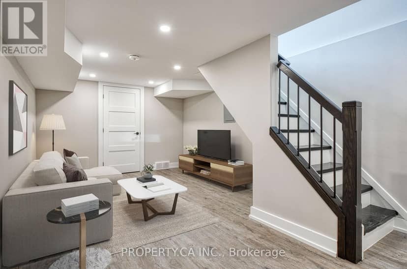 226 Clarke Street N, Woodstock, photo 3