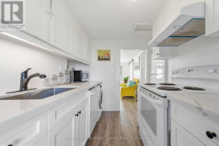 392 Picton Main Street — photo 4 of 19