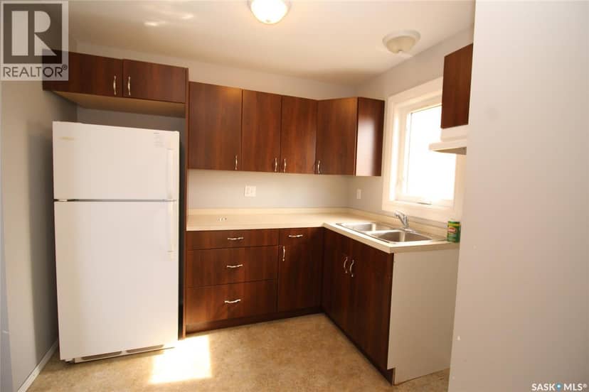 310-320 Railway AVENUE W — photo 4 of 40
