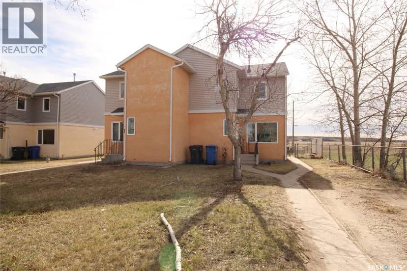 310-320 Railway AVENUE W — photo 6 of 40