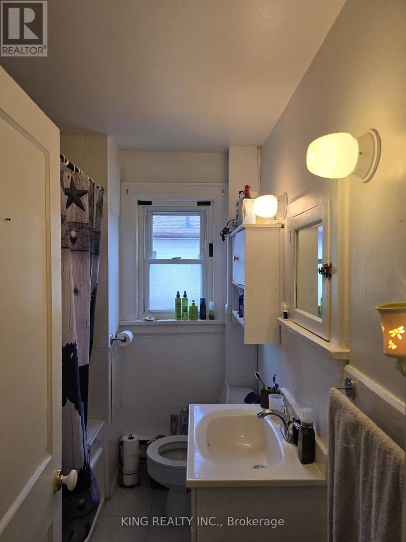 St - 348/350 Arthur Street — photo 18 of 39