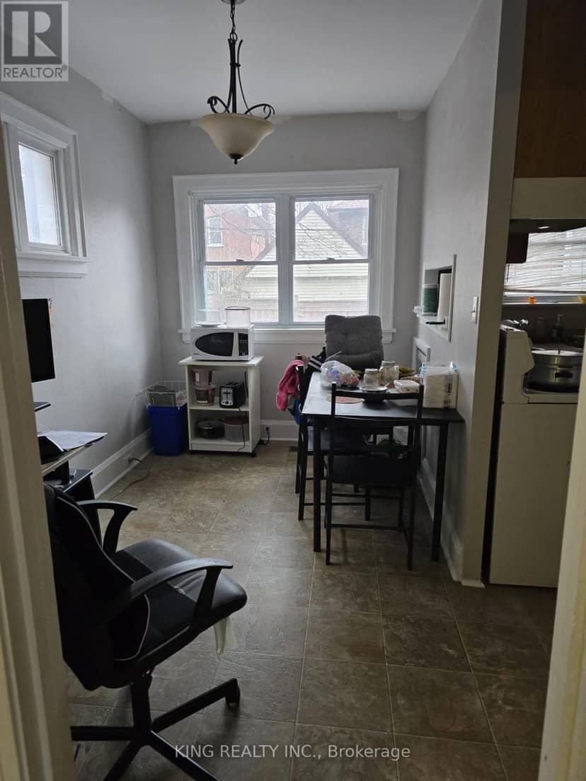 St - 348/350 Arthur Street — photo 17 of 39