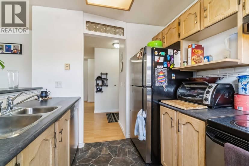 301 99 BEGIN STREET, Coquitlam, photo 3