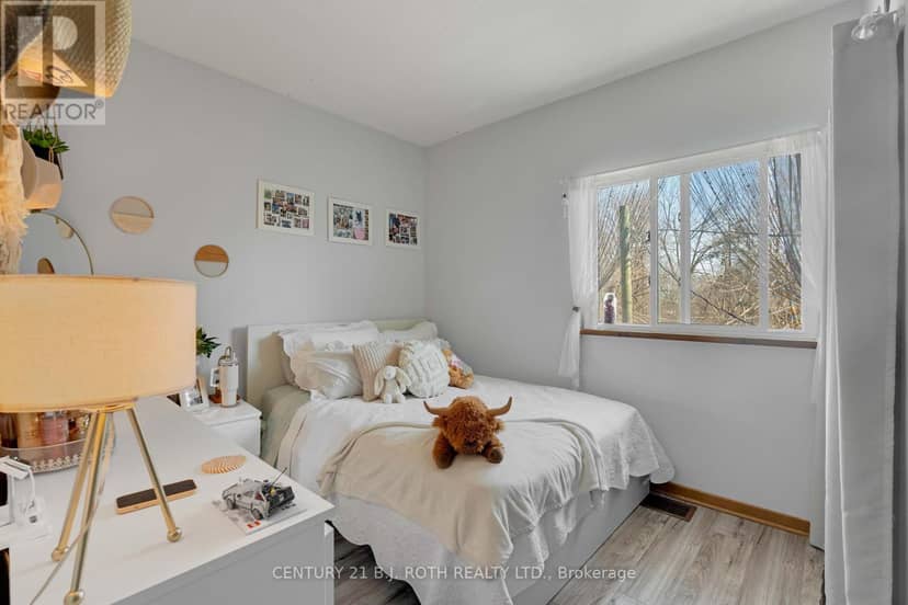 184 Borland Street E — photo 15 of 40
