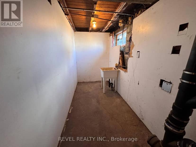 388 Pine Street S — photo 10 of 15