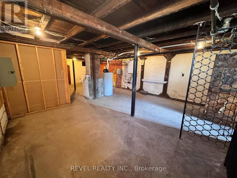388 Pine Street S — photo 13 of 15