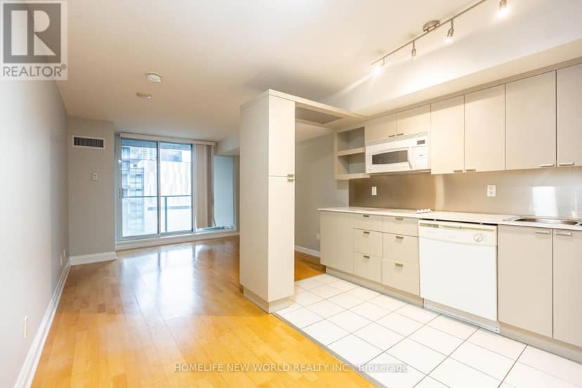 951 - 111 Elizabeth Street — photo 2 of 12