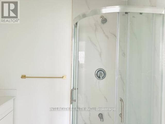 450 Queenston Road — photo 9 of 27