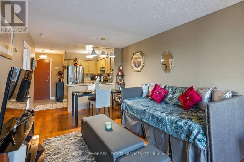 101 - 9 Northern Heights Drive — photo 15 of 29