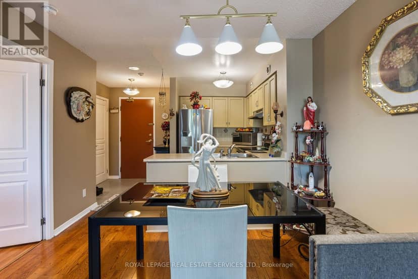 101 - 9 Northern Heights Drive — photo 18 of 29