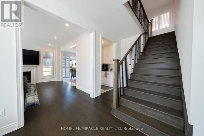 1 Ainslie Hill Crescent — photo 10 of 40
