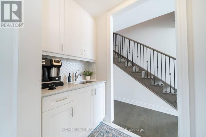 1 Ainslie Hill Crescent — photo 18 of 40