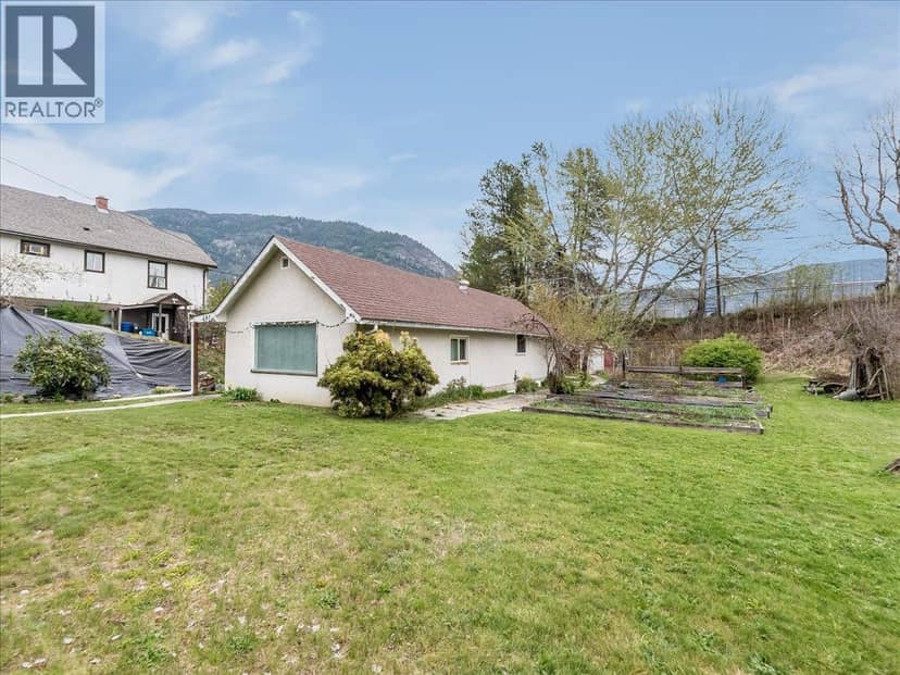 637 9th Avenue, Castlegar, photo 2