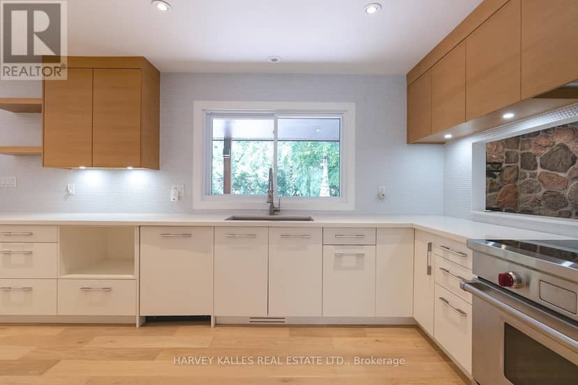 23 Royal Oak Drive — photo 11 of 39