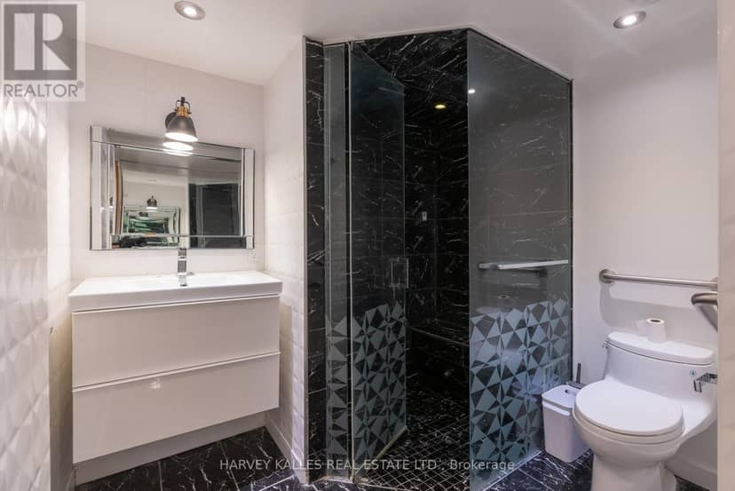 23 Royal Oak Drive — photo 24 of 39