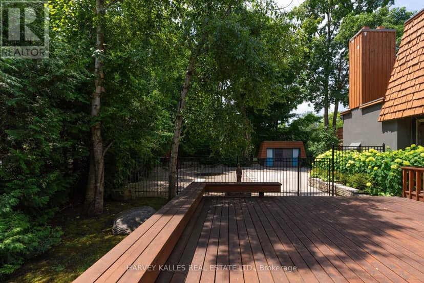 23 Royal Oak Drive — photo 32 of 39