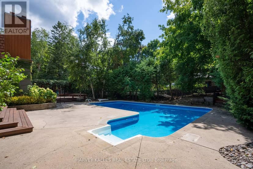 23 Royal Oak Drive — photo 37 of 39