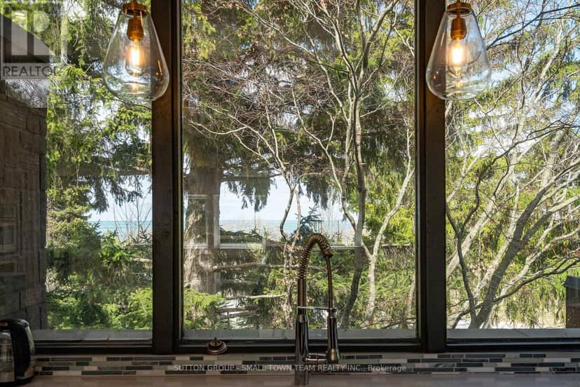 114 Lakeshore Road W — photo 12 of 40