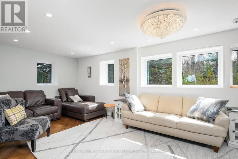 114 Lakeshore Road W — photo 13 of 40