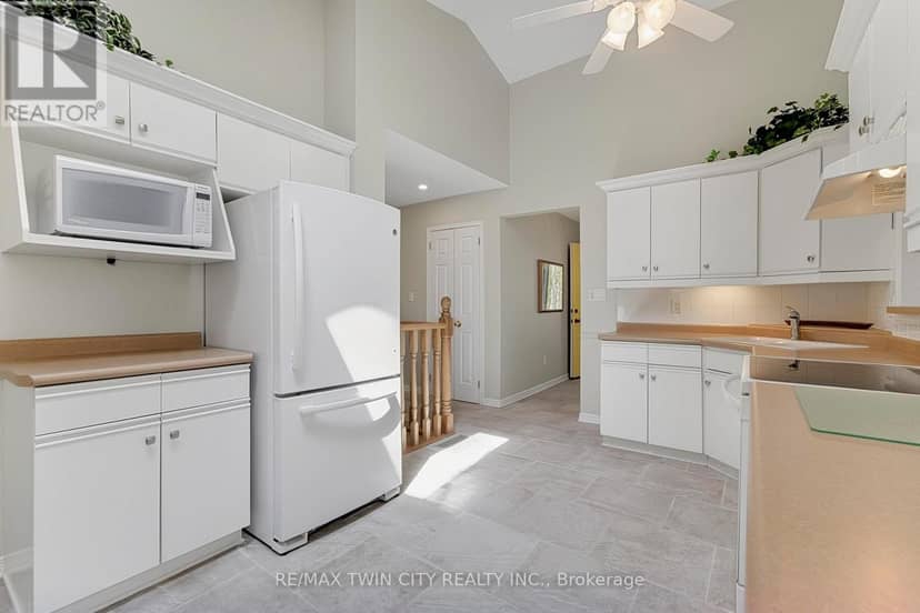 10325 Grand Oaks Drive — photo 11 of 40