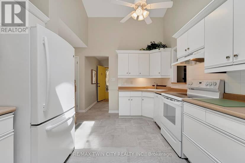 10325 Grand Oaks Drive — photo 12 of 40