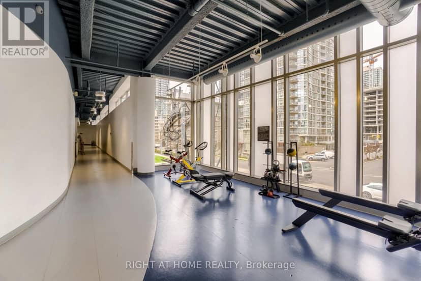 2107 - 10 Navy Wharf Court — photo 18 of 23