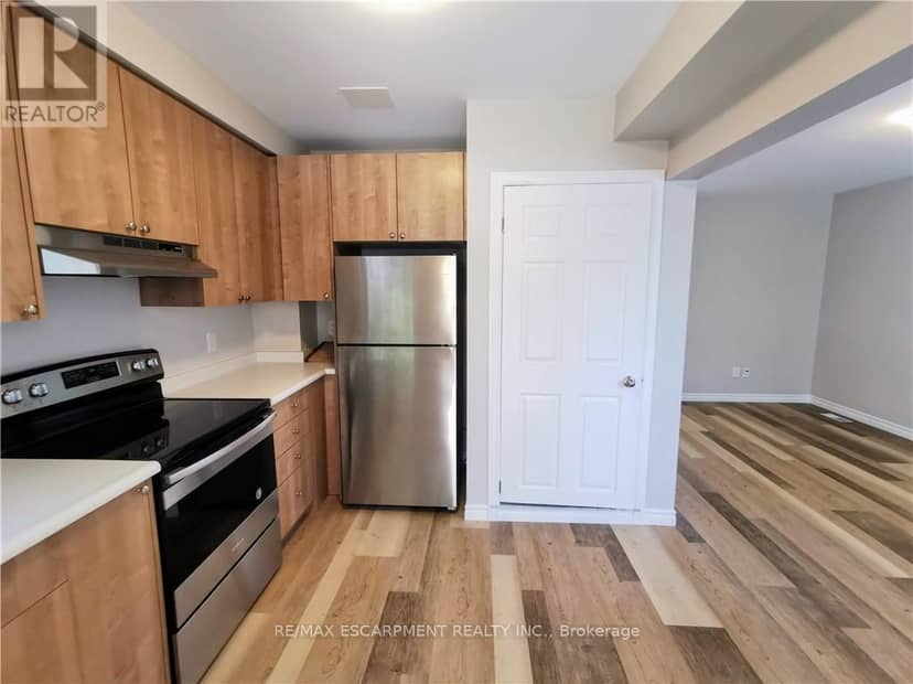 144 Ottawa Street S — photo 13 of 28