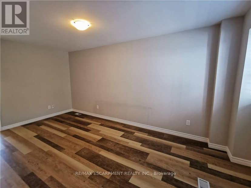 144 Ottawa Street S — photo 15 of 28