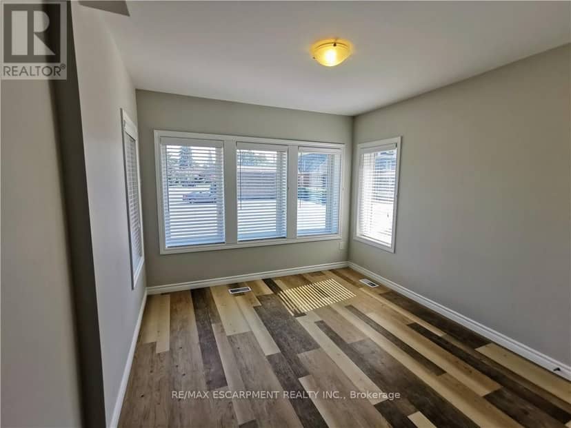 144 Ottawa Street S — photo 19 of 28