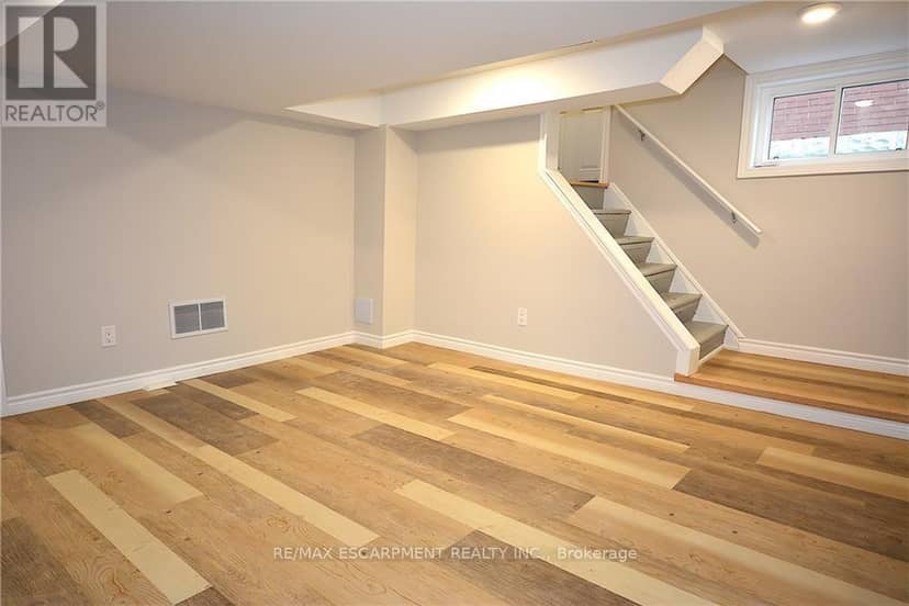 144 Ottawa Street S — photo 24 of 28