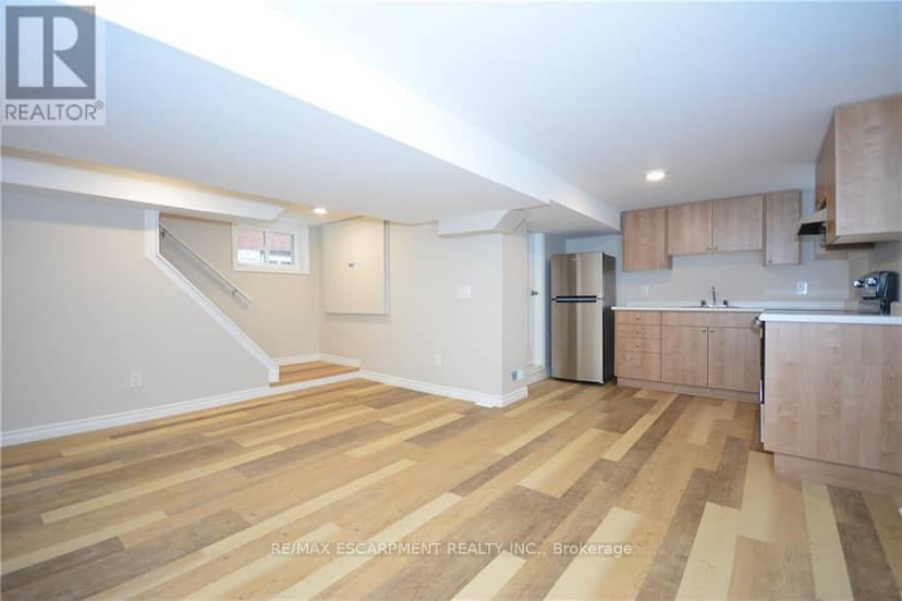 144 Ottawa Street S — photo 25 of 28