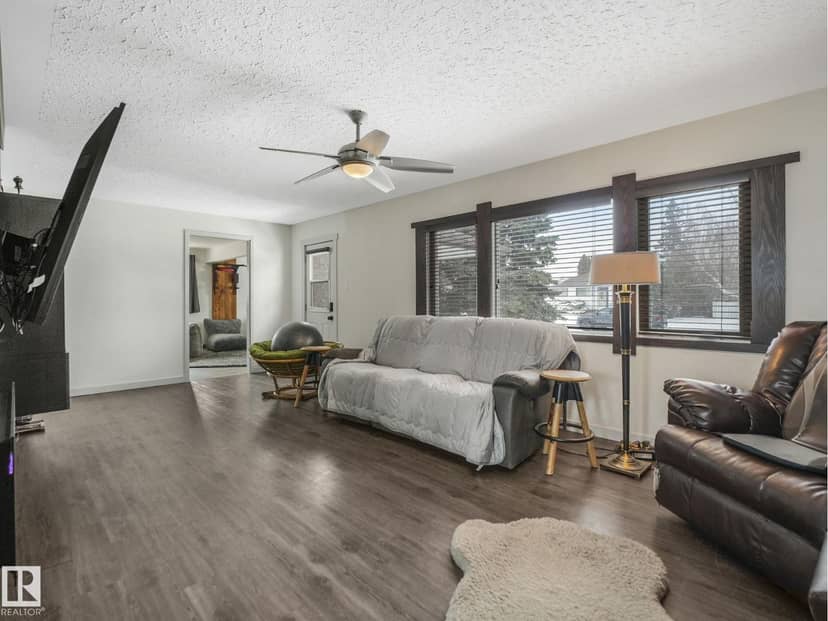 7607 70 AV NW — photo 10 of 38