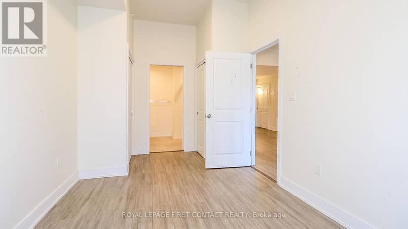 210 - 121 Mary Street — photo 22 of 31