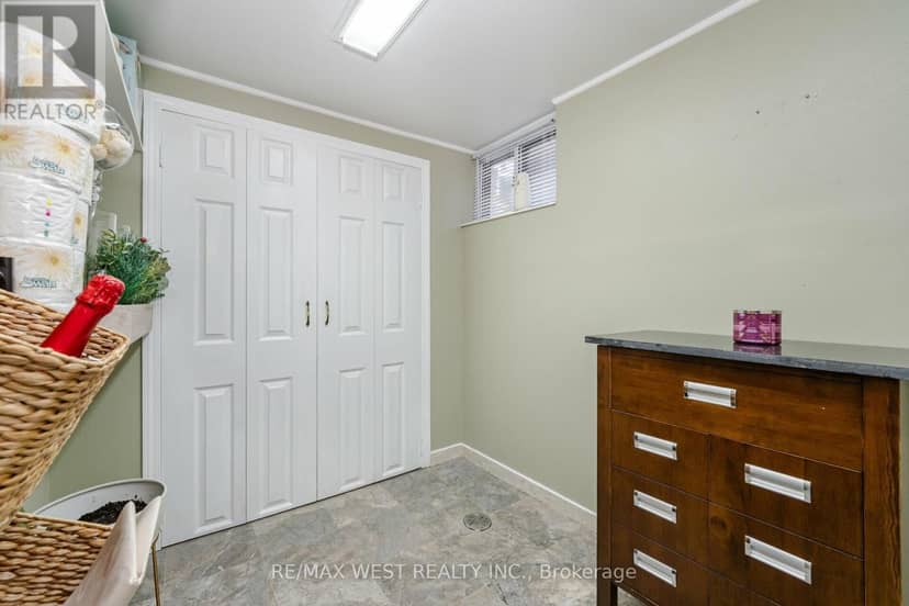 524 Salem Avenue N — photo 16 of 36