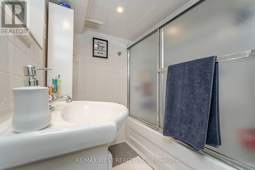 524 Salem Avenue N — photo 33 of 36
