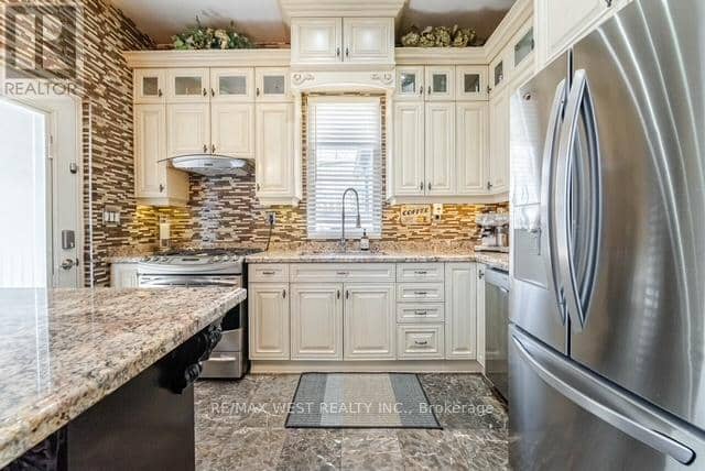 524 Salem Avenue N — photo 9 of 36