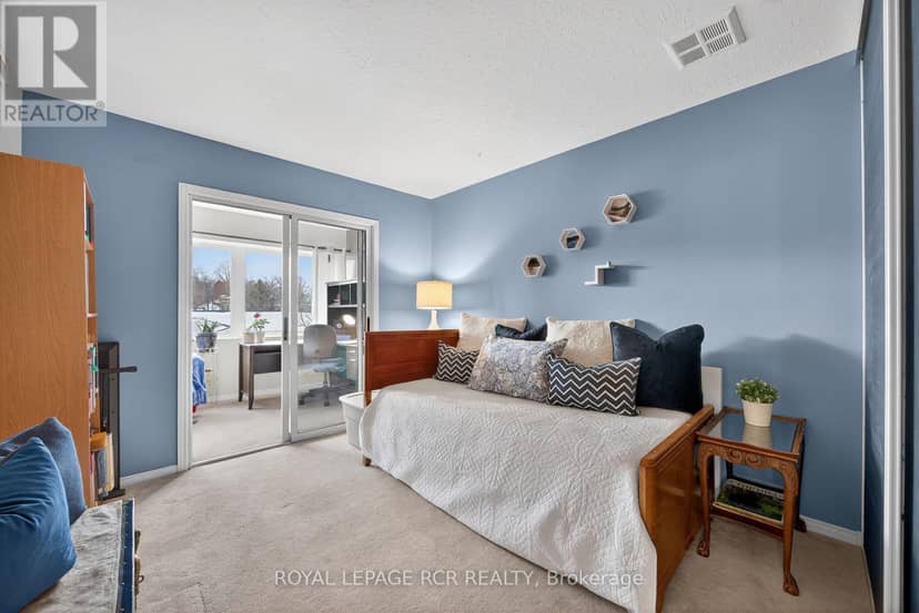 310 - 250 Robert Street — photo 11 of 16