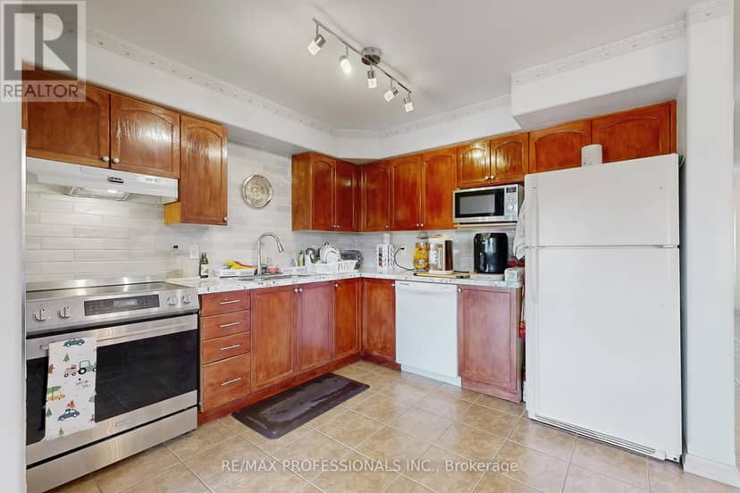 44 Shephard Avenue — photo 4 of 18