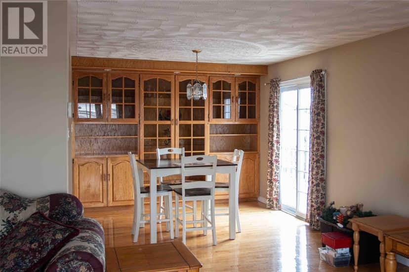 122-122A Coster Street — photo 14 of 23