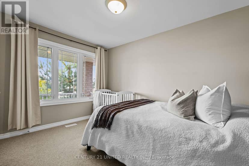 385 Bianco Crescent — photo 10 of 25