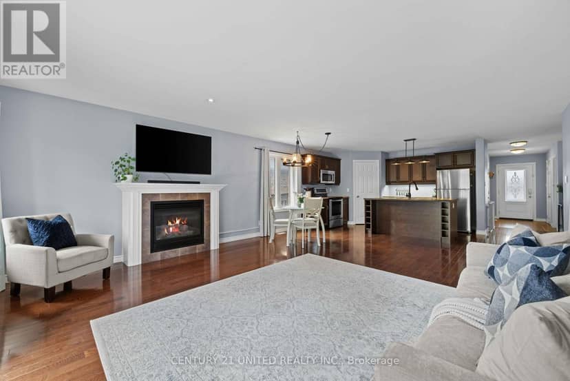 385 Bianco Crescent — photo 6 of 25