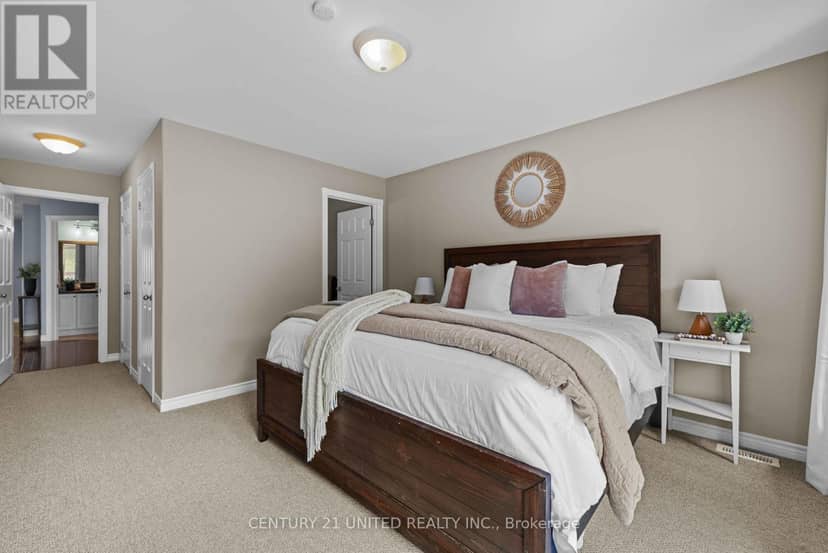 385 Bianco Crescent — photo 7 of 25